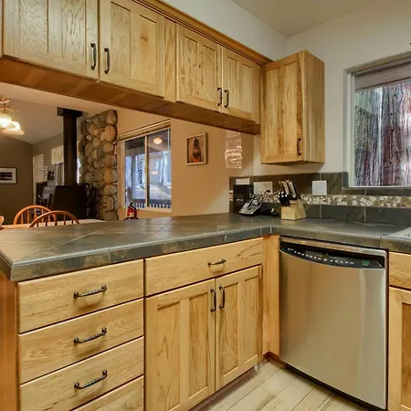 Villa Hibernation Hideaway- Inside Yosemite- Dog Friendly